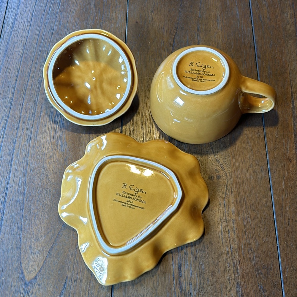B. Eigen Exclusively for Williams-Sonoma Lidded Pumpkin Mug with Leaf Plate - Picture 3 of 10